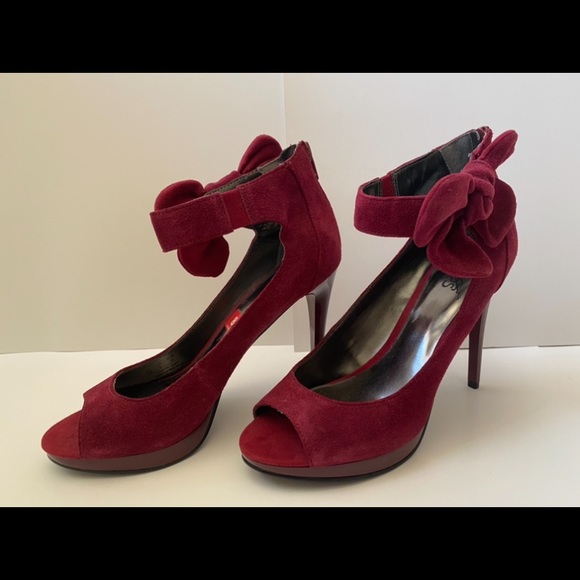 Carlos Santana Red Velvet Bow high heels - Picture 3 of 5